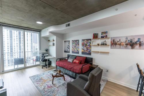 Midtown Apartamento | Midtown LuxePad 1B1B with Pool Gym Grills Xbox