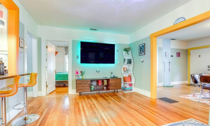 New Era Park Casa | Midtown Oasis | BBQ, Deck, Games & Artistic Vibes