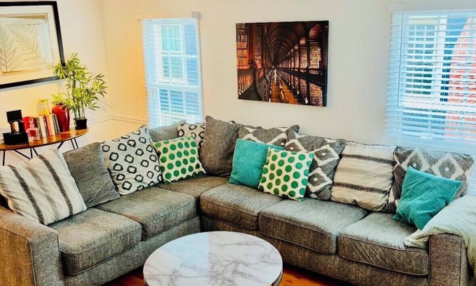 Piedmont Heights Casa | Midtown Townhouse, Walk to Piedmont Park, Sleeps 6+, Parking