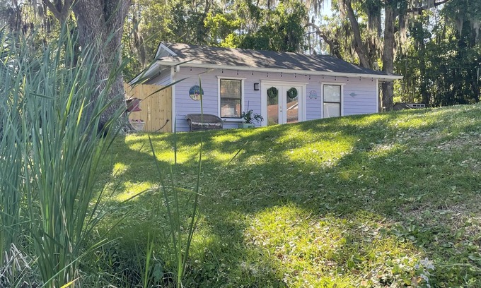 Talahi Island Cabaña | Midway between Savannah and Tybee Island.