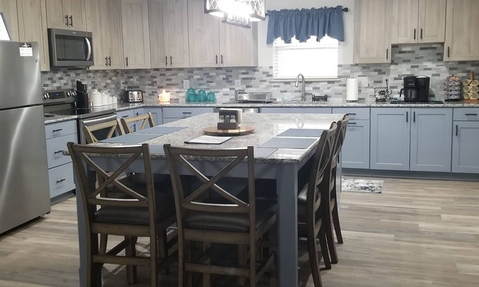 Far North Central Casa | Midway Retreat: family and pet-friendly 3 bedroom 2 bath home