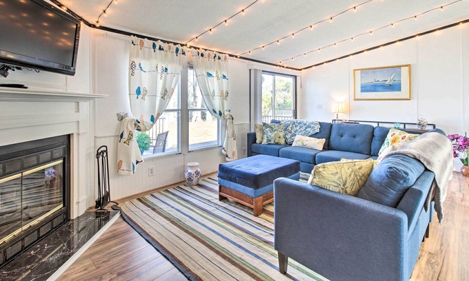 Midway Cabaña | Midway Vacation Rental w/ Lake Access!