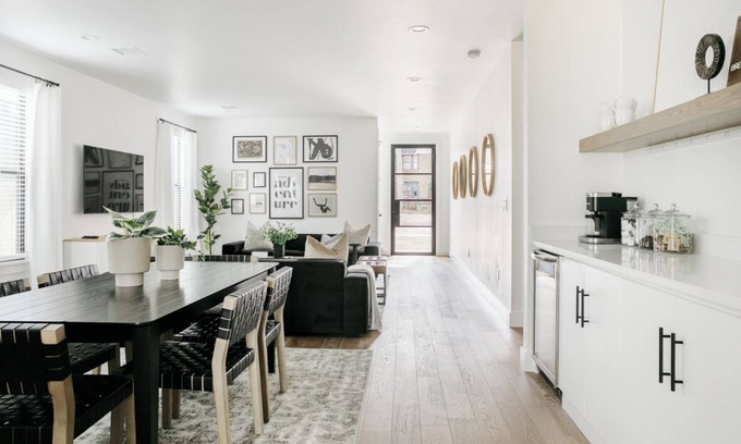 Central Oklahoma City Casa | Midwestern Lux