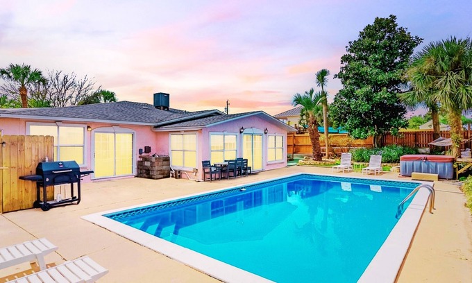 El Centro Beach Casa | ✨Mighty Paradise✨ Private Pool, Hot Tub, GameRm, Dog-Friendly, Steps to Beach❤️