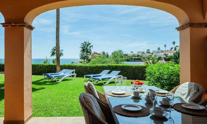 El Faro Apartamento | Mijas Breathtaking Infinity Sea Views by Alfresco Stays