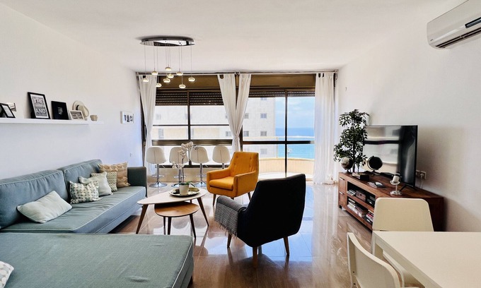Netanya Apartamento | MIKLAT Elegant Apt with Balcony & Sea View by FeelHome