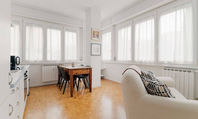 Barona Apartamento | Milano Bright Apartment with private parking!