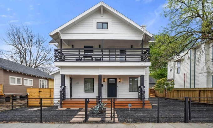 East Downtown Houston Casa | Milby Entire Home · The O'Four, Entire Luxury Duplex in East Downtown