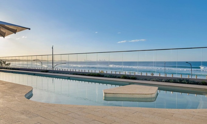 Coolangatta Apartamento | Miles at Kirra Point 1406 - Luxury Sub Penthouse on Kirra Beachfront - Linen Provided