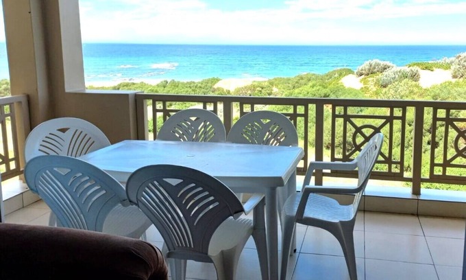 Marina Martinique Apartamento | milkwood beachfront ! Family-sized apartment fully equipped kitchen & balcony.