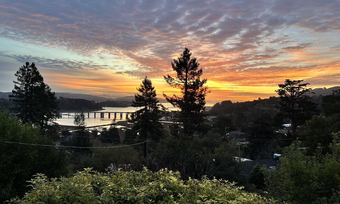 Almonte Casa | Mill Valley Escape-Minutes to Freeway, Arbolada Lot & Water View
