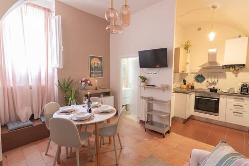 Old Town Apartamento | Millennial walls elegant relax in Perugia center