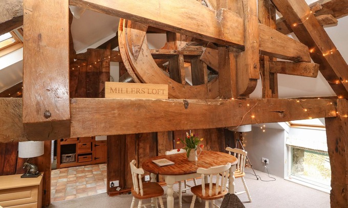 Llanrwst Cabaña | MILLERS LOFT, pet friendly, character holiday cottage in Llanrwst