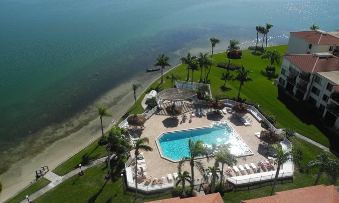 Palma del Mar Condominio | Vistas de millones de dólares en la Isla del Sol tropical