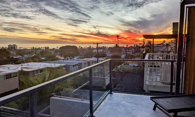 La Jolla Mesa Casa | Vistas de millones de dólares, 750 pies de terraza con mesa de fuego, a pie de playa / tiendas