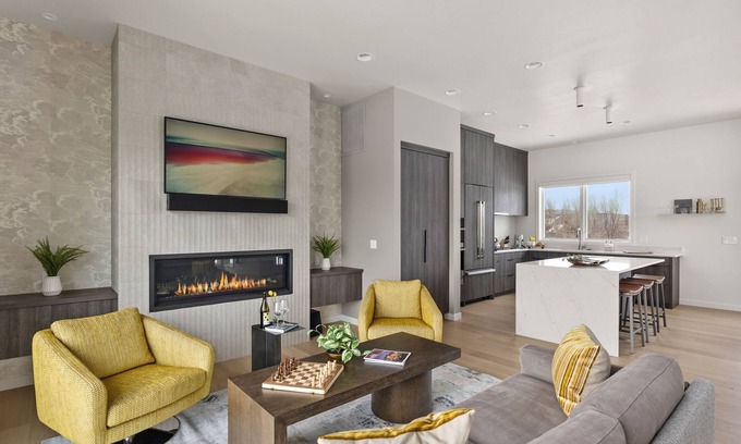 Southern Crossing Casa | Millpointe Modern 4.0 - Luxury Meets Location - Sauna, Cold Plunge, Concerts!