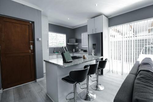 Parow North Apartamento | Milo's Sky Grey Guest House - No Load shedding