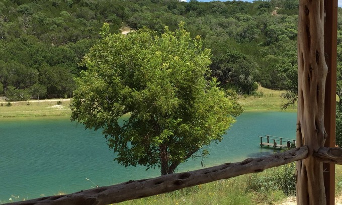 Ingram Cabina | La mansión de Mimi en Stacy Ranch, cabaña en 120 acres entre Ingram y Hunt, Tx