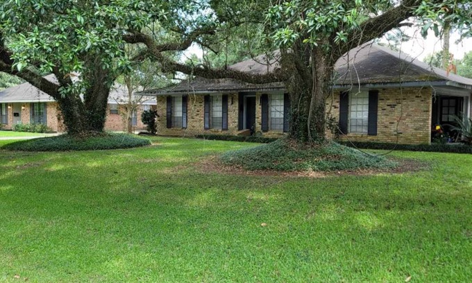 Baker Casa | Min from SU! Baker 2BR, 2BA w/ gar. nice subd. across from Park w/ golf/tennis