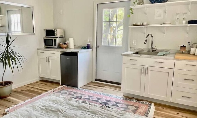 Govalle Apartamento | Mina House: Tiny Cottage Vibes in East Austin