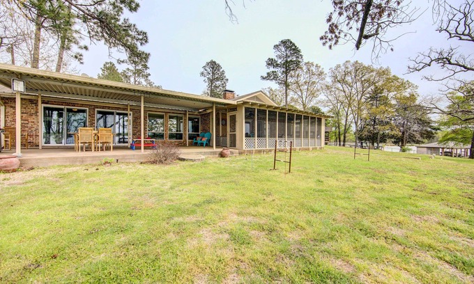 Mineola Cabaña | Mineola Lake House w/ Dock & Fire Pit!