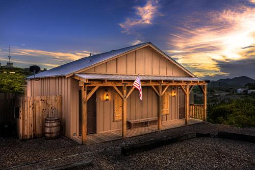 Tombstone Chalet De Esquí | Miners Cabins #1 - Two Double Beds and Private Balcony