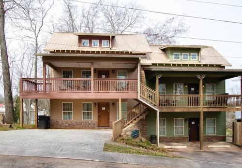 Dahlonega Apartamento | Miners Ridge Villa on Choice Ave - Steps to Downtown