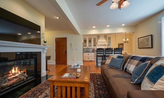 Hendersonville Apartamento | Minette's Downtown Condo | Historic Spot in Downtown Hendersonville