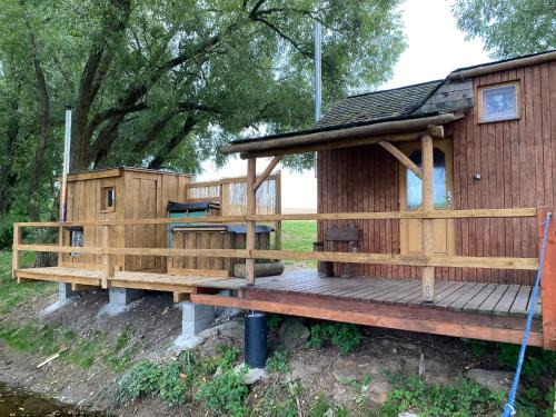 Lipa Cabina | Mini chatka s rybníčkem a saunou