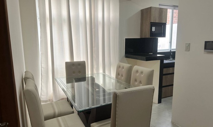 Manta Condominio | Mini depart. COMODO, en la zona más segura y exclusiva de Manta. Cerca de todo