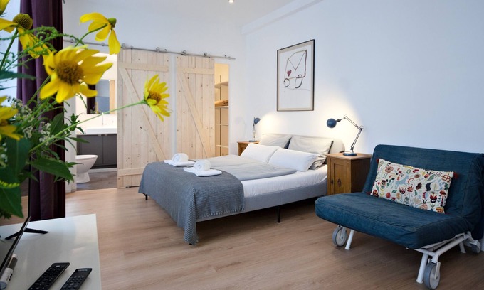 Friedrichshain-Kreuzberg Apartamento | 'Mini-Loft' en Kreuzberg cochera con cocina americana y baño nuevo