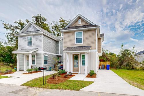 North Charleston Casa | Mini Manor off Meeting