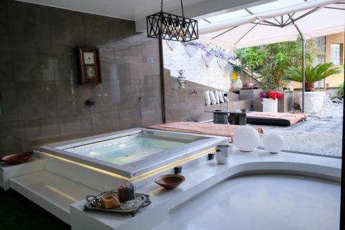 Padova Apartamento | Mini piscina idromassaggio giardino e vista a mare