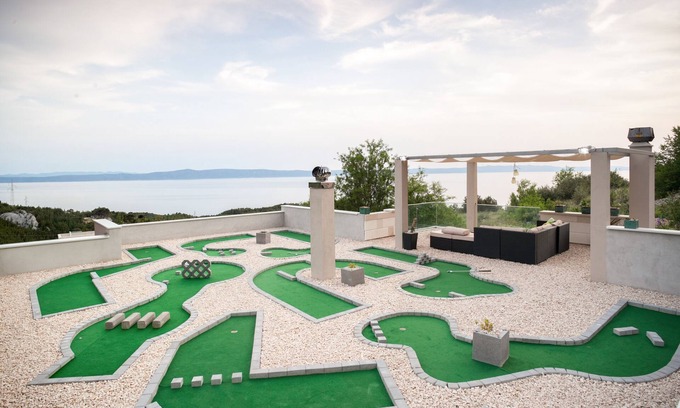 Makarska Villa | Piscina, jacuzzi, sauna, gimnasio, mini golf, bicicletas, barbacoa, wifi gratuito
