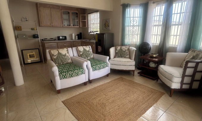 Inch Marlowe Apartamento | Charming 1-bedroom apartment with WiFi and AC in delightful near the beach