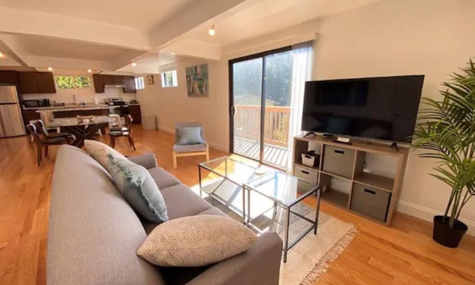 Chabot Park Apartamento | Minimalist Zen Overlooking