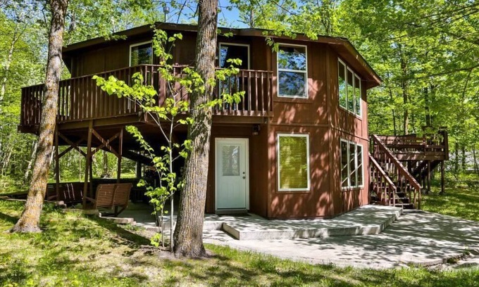Puposky Cabina | Minnesota Octagon Treehouse - Private Jacuzzi & Forest Views