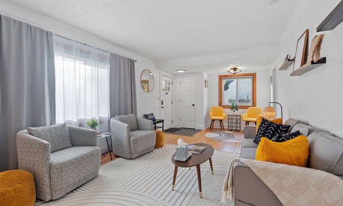 Richfield Casa | MINNeSTAY* Richfield Gem