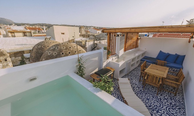 Old Town Rethymnon Casa | Minoos Residence, Central restored/modern 3floor house w/ seasonal roof pool