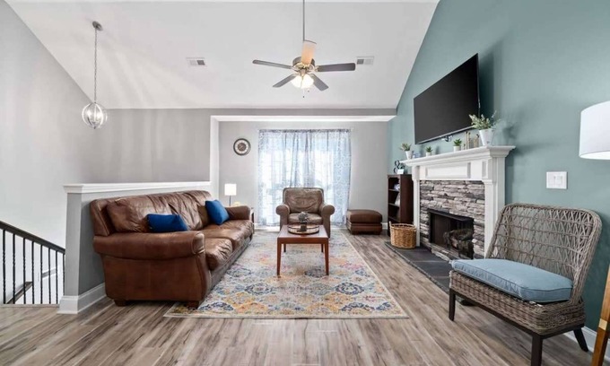 Clarksville Casa | Mins to Downtown & Ft. Campbell - Lux at Lancelot