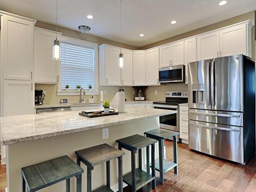 Indianapolis Casa | Mins to Downtown & Raceway Rookwood Retreat 1 & 2