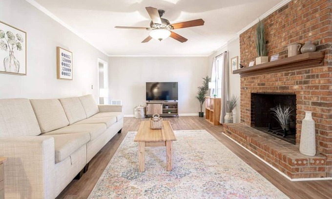 Irmo Casa | Mins to Lake Murray & Downtown! Serene on Sonning