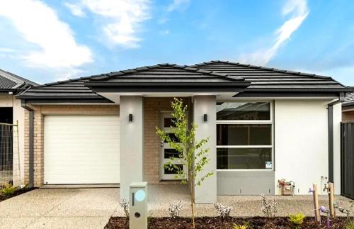 Berwick Casa | Minta Estate 4bedrooms Berwick home no sharing