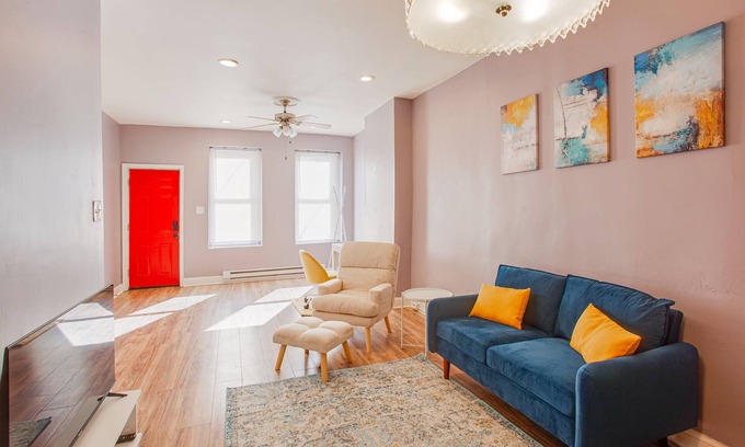 South Philadelphia Casa | Minutes away from Center City ! Modern Home Pet-Friendly!