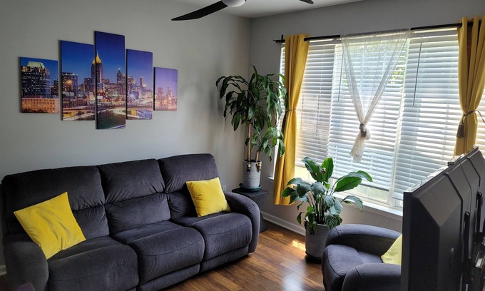 Northeast Raleigh Casa | minutes from downtown 3br stylishhome-free parking