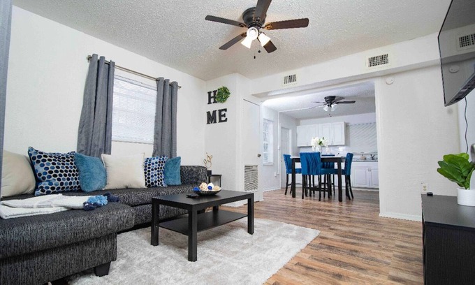 Old Seminole Heights Casa | Minutes From Stadium, USF, Busch Gardens, Hard Rock ⭐️