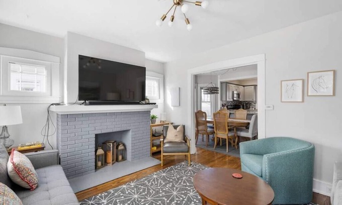 Louisville Casa | Minutes from U of L & Expo Center I Cozy I Updated