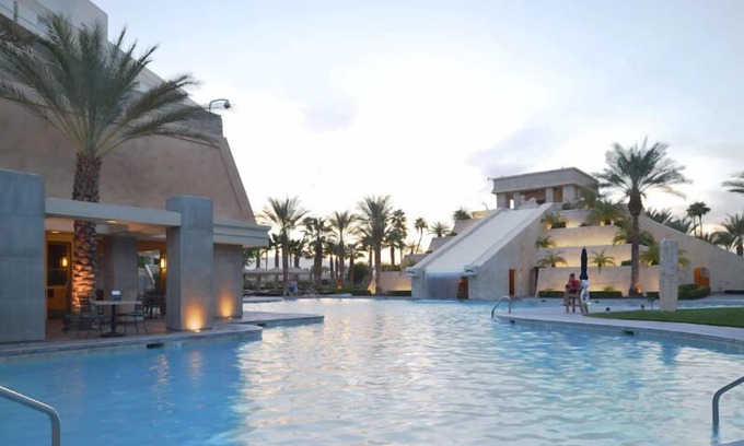 Enterprise Hotel | Minutes to Airport|Las Vegas Attractions Nearby|Pool and Parking