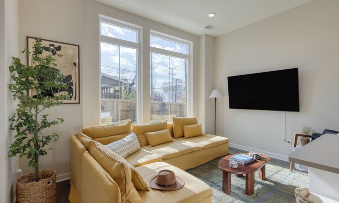 East Bank Casa | Minutes to Broadway | Chic Newly Built 4BDR w/ Balcony | 98 Degrees by AvantStay