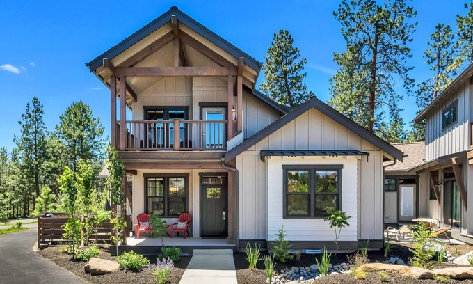 Century West Casa | Brand New River Camp Home, a minutos del río Deschutes, cerca del monte. ¡Soltero!